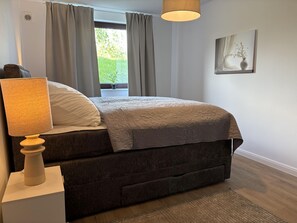 Unclassified image, 5 of 30, button