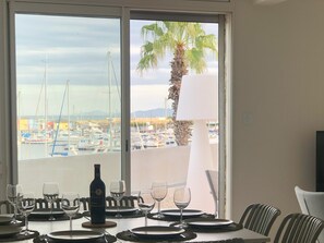 Dining - Appart.90 m² -Exceptional Sea View-Renovated 2025 8-pers.- Large Terrace, Garage (Le Barcarès)