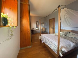 4 bedrooms, WiFi, bed sheets - Welcome to the castle! Authenticity, charm and absolute calm. (Machemont)