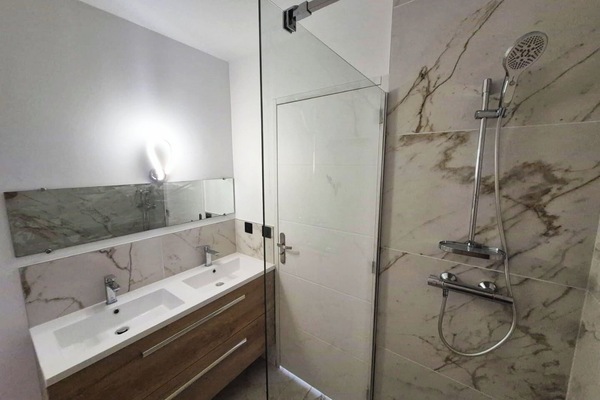 Shower, toilet paper