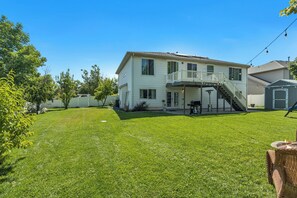 Terrace/patio - 2-bedroom cozy basement North Salt Lake with WiFi, AC (North Salt Lake)