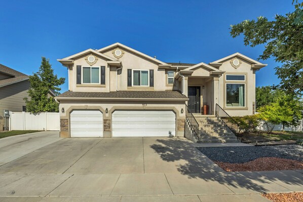 Exterior - 2-bedroom cozy basement North Salt Lake with WiFi, AC (North Salt Lake)