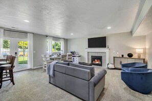 TV, fireplace