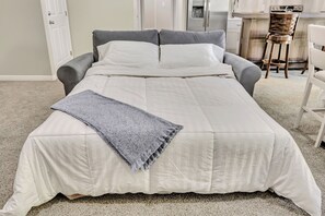 Iron/ironing board, WiFi, bed sheets