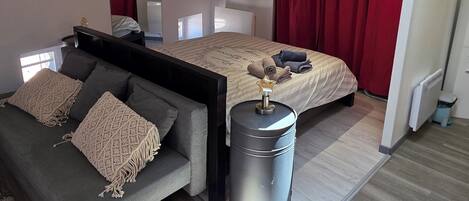 1 slaapkamer, een strijkplank/strijkijzer, wifi, beddengoed