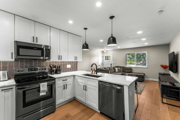 Fridge, microwave, oven, stovetop