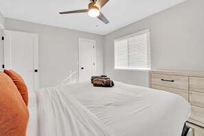 4 bedrooms, desk, iron/ironing board, free WiFi