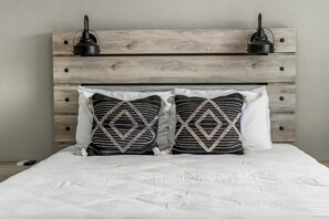 5 bedrooms, desk, iron/ironing board, free WiFi