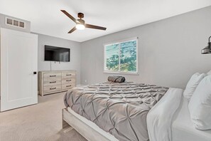 5 bedrooms, desk, iron/ironing board, free WiFi