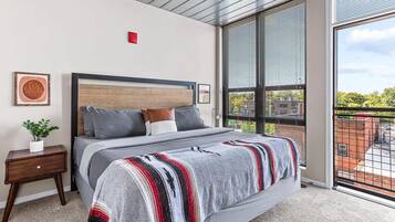 4 camere, una scrivania, ferro/asse da stiro, culla da viaggio