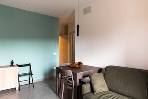 Deluxe Apartment, Balcony, City View | Living area