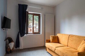Comfort Apartment, City View | Living area