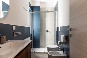Comfort Apartment, City View | Bathroom
