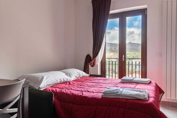 Comfort Apartment, City View | Living area