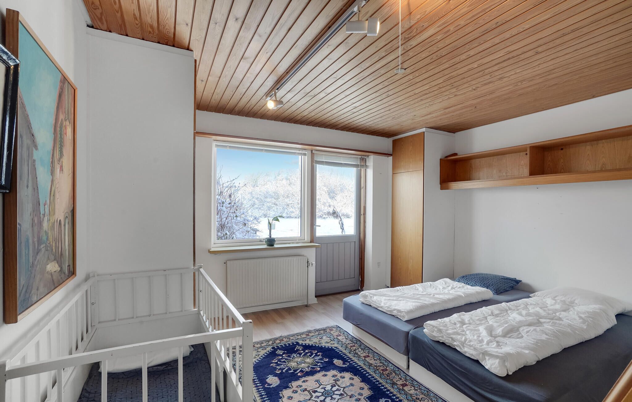 2 bedrooms, travel cot, free WiFi
