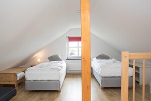 Apartment | 3 bedrooms, individually furnished, bed sheets