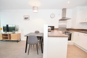 Dining - Stylish 1 Bed Apartment with Balcony in Manchester (Salford)