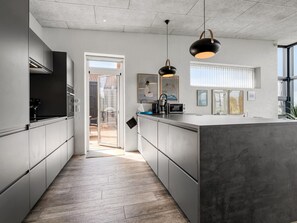 Fridge, microwave, dishwasher, cookware/dishes/utensils