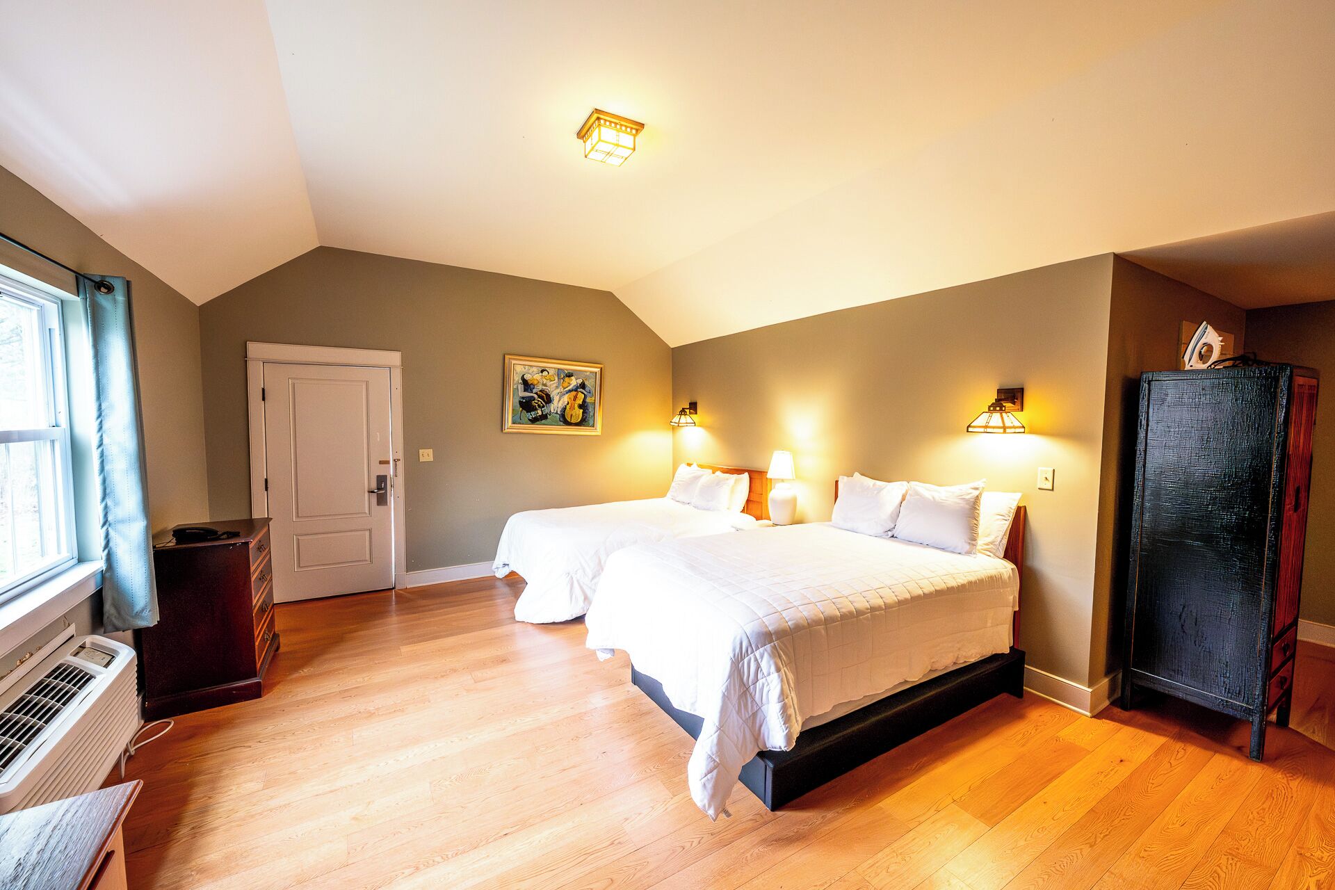 Spacious Haven Near Recreational Outdoors | Golf, Spa & Onsite Dining - Stroudsburg, PA
