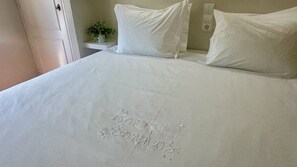4 slaapkamers, een strijkplank/strijkijzer, gratis wifi, beddengoed