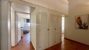 3 chambres, fer et planche à repasser, Wi-Fi gratuit, draps fournis
