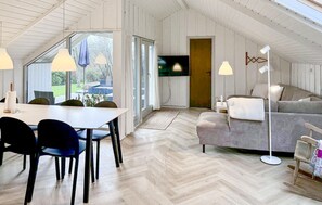 Interior - 4 bedroom nice home in Hejls (Hejls)