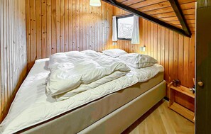 4 bedrooms, travel cot, free WiFi - 4 bedroom nice home in Hejls (Hejls)