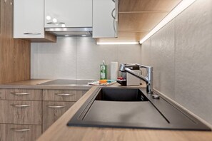 Kühlschrank, Ofen, Herdplatte, Geschirrspüler