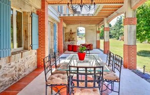 屋外ダイニングエリア