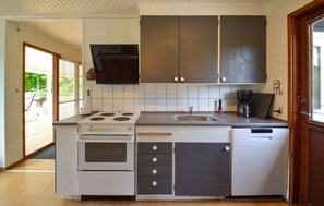 Frigorífico, placa de cocina, lavavajillas y cafetera o tetera