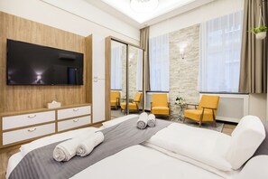 3 bedrooms, iron/ironing board, WiFi, bed sheets