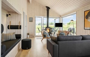 Smart TV y chimenea 