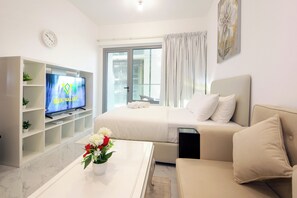 Iron/ironing board, WiFi, bed sheets