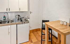 Refrigerador, cafetera/tetera