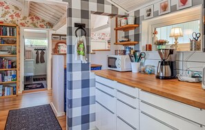 Interior - Amazing home in Höviksnäs with WiFi (Höviksnäs)