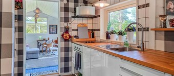 Amazing home in Höviksnäs with WiFi