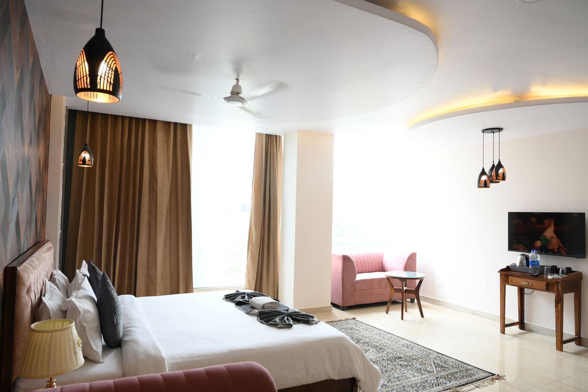 Presidential Double Room | Desk, free WiFi
