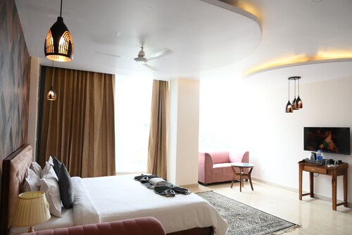 Hotel Royal Retreat - Business & Leisure Hotel