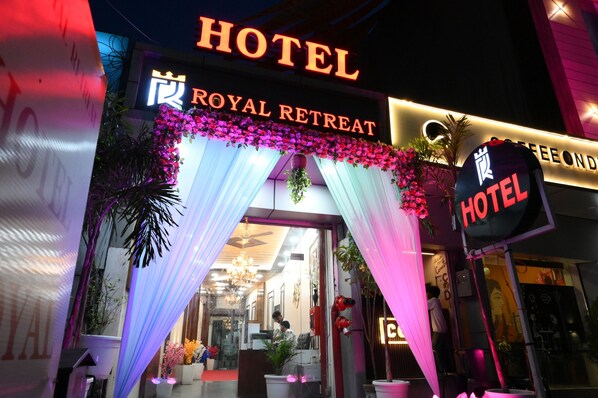 Exterior - Hotel Royal Retreat - Business & Leisure Hotel (Jaipur)