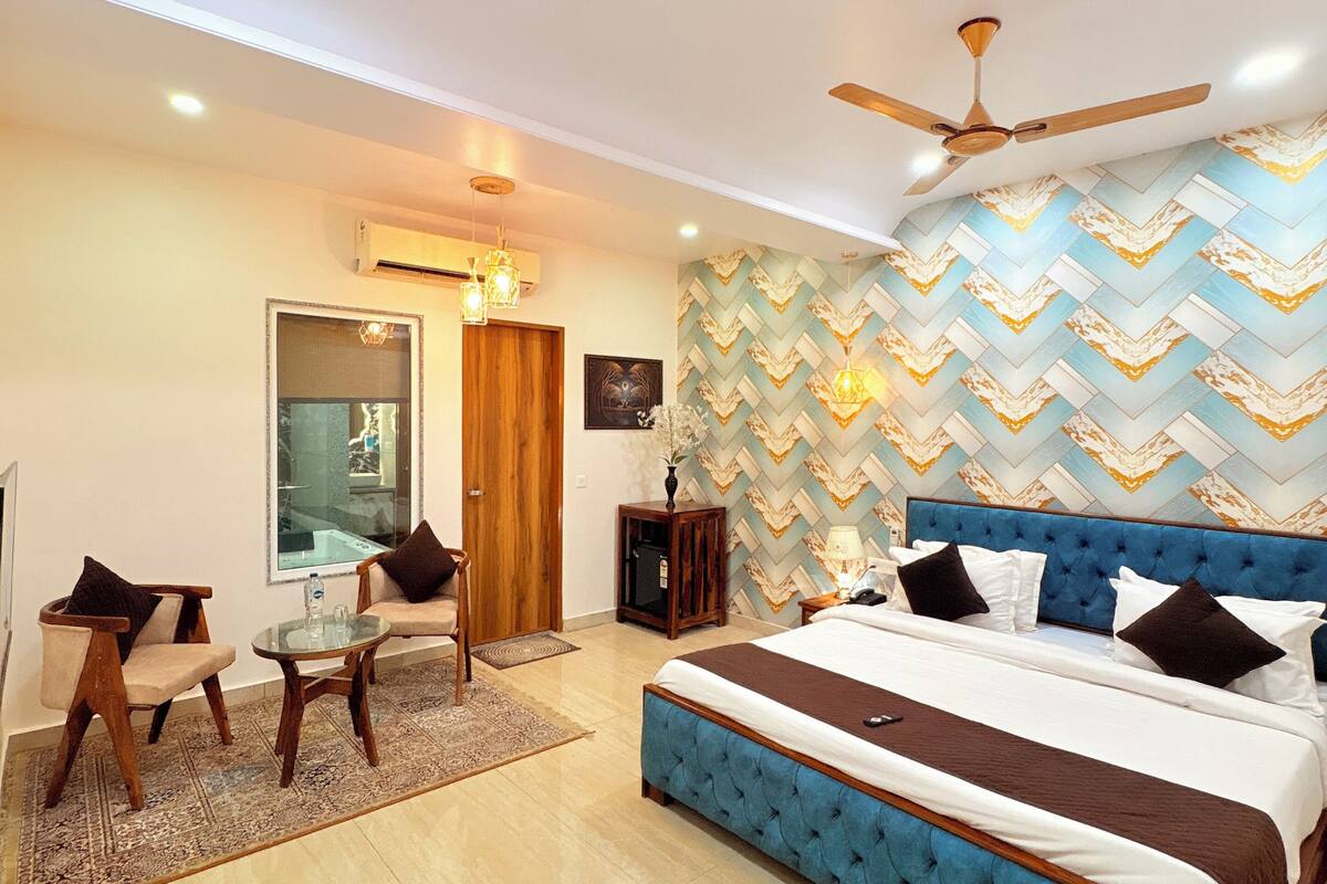 Executive Double Room | Desk, free WiFi
