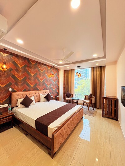 Hotel Royal Retreat - Business & Leisure Hotel