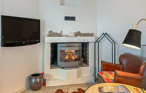 TV, fireplace - Stunning home in Slite with WiFi (Slite)