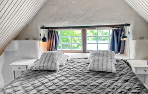 2 bedrooms, travel cot, free WiFi