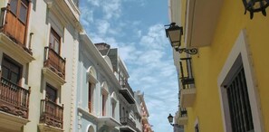 Exterior - Near La Placita | Free Parking | TV With Netflix (San Juan)