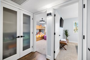 4 bedrooms, desk, iron/ironing board, free WiFi
