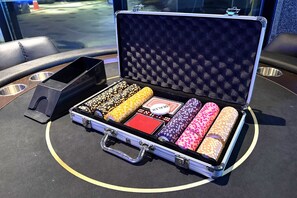 A poker set in a case on a vehicle's interior. - 3S HOTEL DONGTAN - BUSINESS (Hwaseong)
