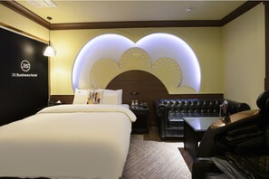 Deluxe Double Room | Desk, laptop workspace, free WiFi