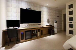 Basic Double Room | Desk, laptop workspace, free WiFi