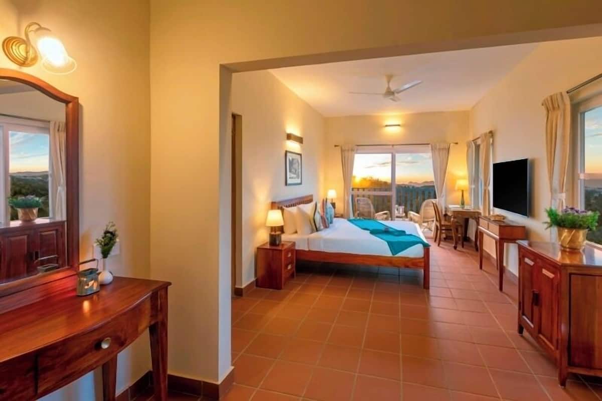 Luxury Double Room, Balcony, Valley View | In-room safe, iron/ironing board, free WiFi