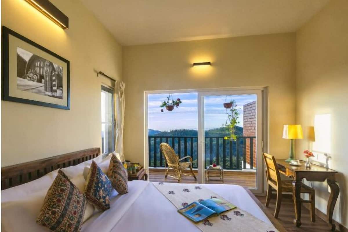 Classic Double Room, Balcony, Valley View | In-room safe, iron/ironing board, free WiFi